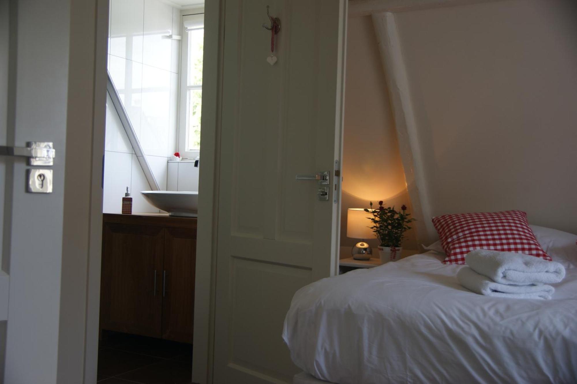 De Thuiskamer In Grou Als B&B Of Vakantiehuis Bagian luar foto