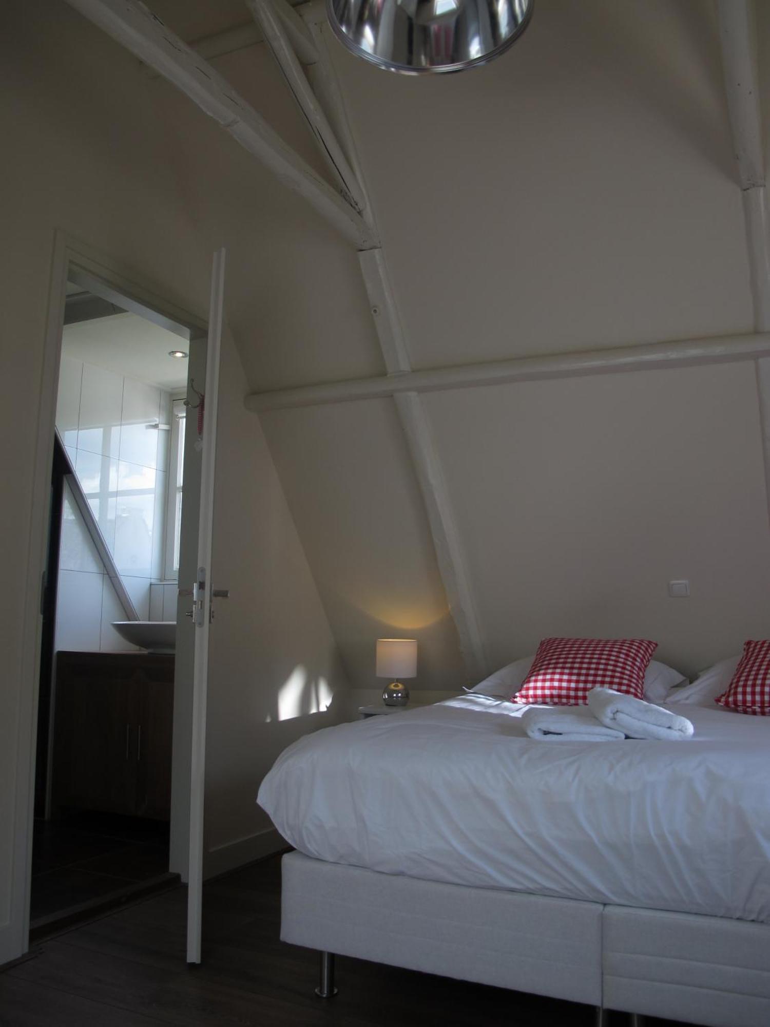 De Thuiskamer In Grou Als B&B Of Vakantiehuis Bagian luar foto